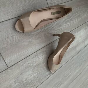Cole haan nude peep toe pumps size 7
